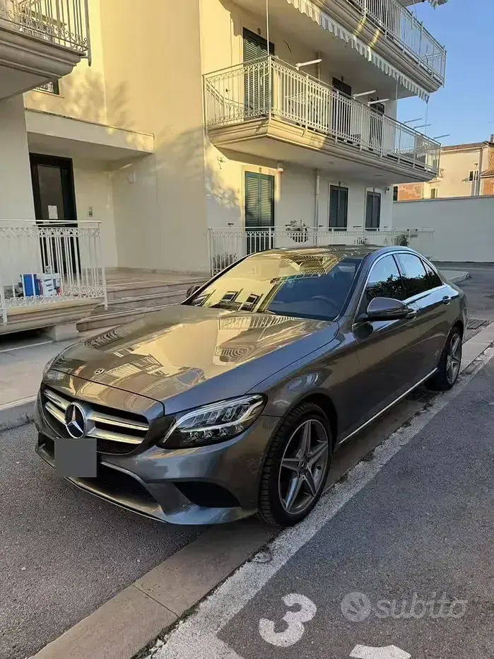 Usata Mercedes C180 122 CV (89 kW) 2019 Grigio Berlina