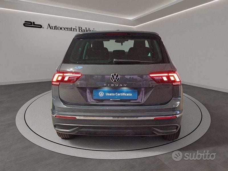Usata VW Tiguan Life 131 CV (96 kW) 2023 Smoky grey metalizzato SUV
