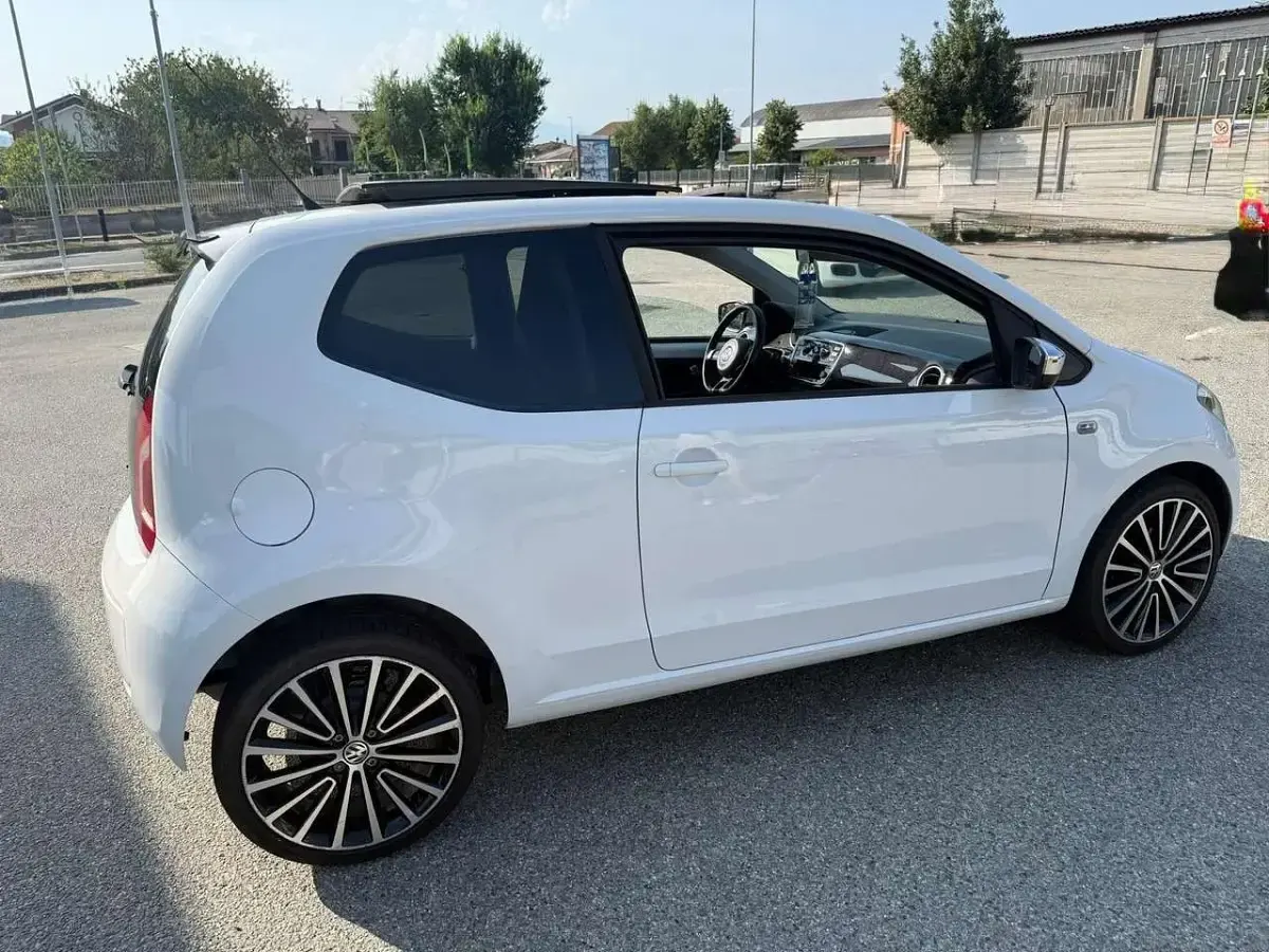 Usata VW up! Highline 68 CV (50 kW) 2013 Bianco Utilitaria