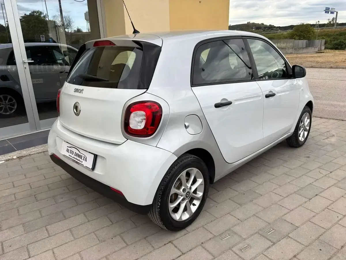 Usata Smart ForFour 71 CV (52 kW) 2017 Bianco Utilitaria