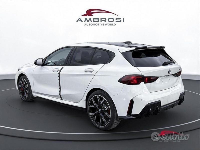 Nuova BMW 118 M Sport 150 CV (110 kW) 2025 Alpin white pastello Utilitaria