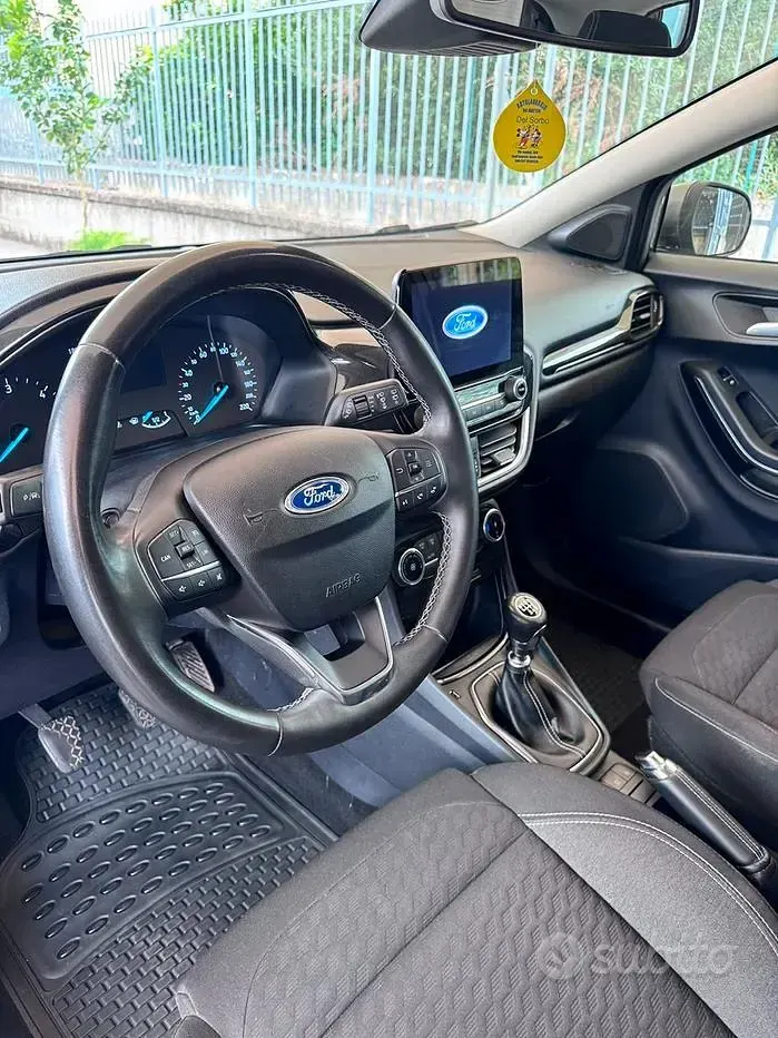 Usata Ford Puma 120 CV (88 kW) 2022 Grigio SUV