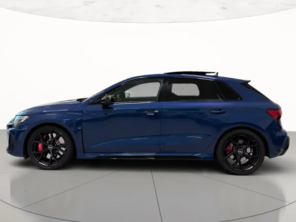 Usata Audi RS3 Comfort 400 CV (294 kW) 2025 Blu ascari metallizzato Berlina