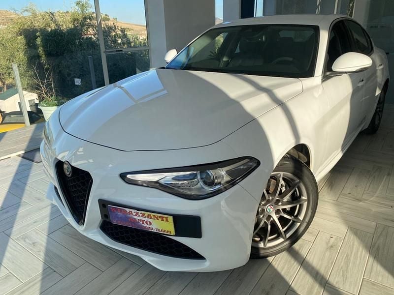 Usata Alfa Romeo Giulia Tech Edition 136 CV (100 kW) 2020 Bianco Berlina