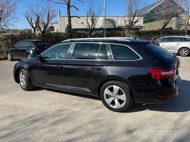 Nero Usata 2018 Skoda Superb Executive Station wagon | 11.000 € (Buon prezzo) - Immagine 1/4