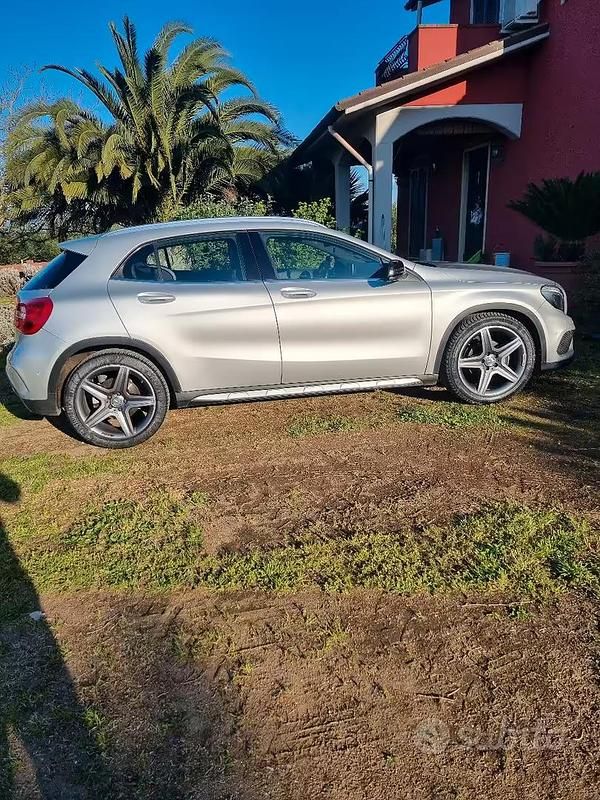 Usata Mercedes GLA200 136 CV (100 kW) 2015 Grigio SUV
