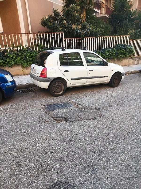 Usata Renault Clio II 58 CV (42 kW) 2000 Bianco Berlina