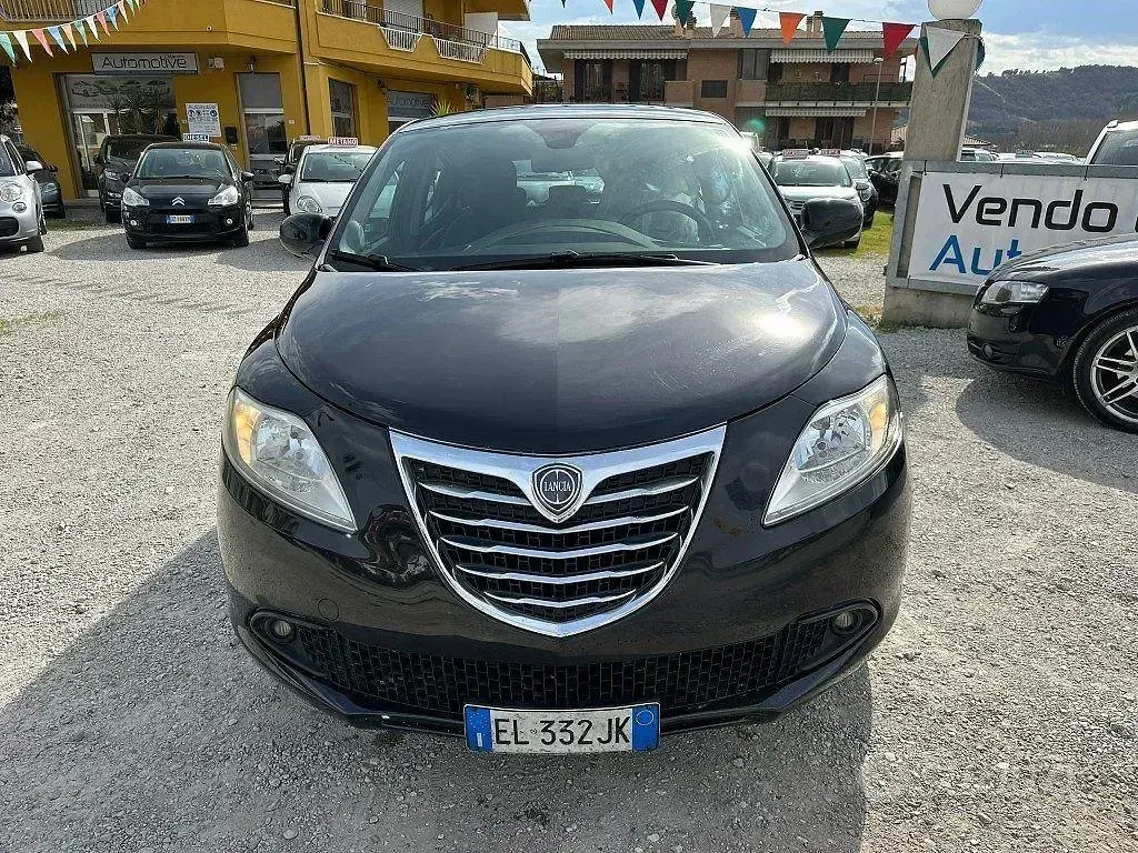 Usata Lancia Ypsilon 69 CV (50 kW) 2012 Nero Utilitaria