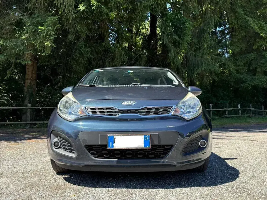 Usata Kia Rio Active 86 CV (63 kW) 2013 Blu/azzurro Berlina