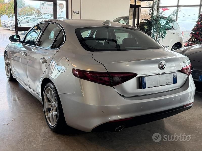 Usata Alfa Romeo Giulia Executive 160 CV (117 kW) 2020 Grigio Berlina