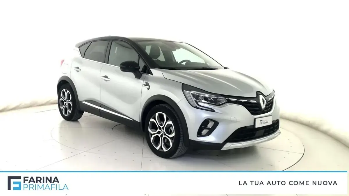 Usado Renault Captur Techno 93 CV (68 kW) 2022 Gris SUV