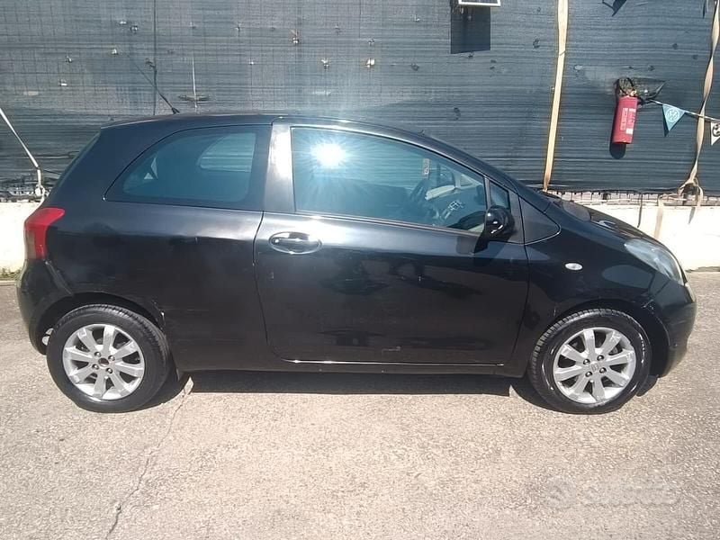 Usata Toyota Yaris Sol 90 CV (66 kW) 2007 Nero Utilitaria