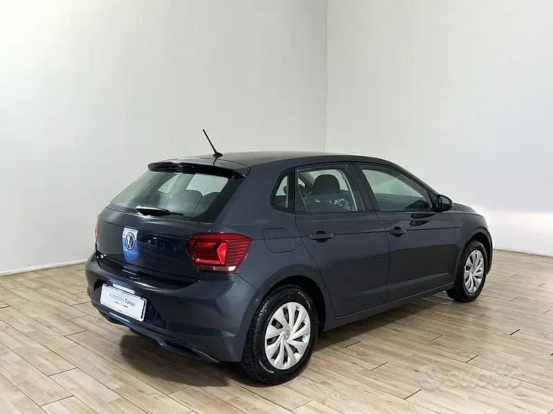 Usata VW Polo Trendline 65 CV (47 kW) 2018 Grigio urano Utilitaria
