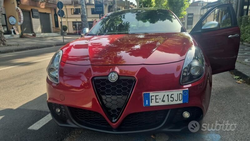 Rosso Usata 2013 Alfa Romeo Giulietta Due volumi | 6000 € - Immagine 1/4