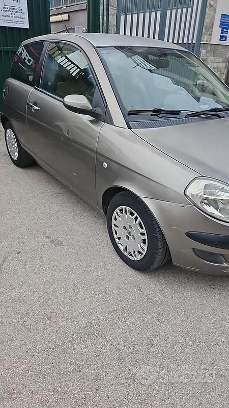 Usata Lancia Ypsilon 60 CV (44 kW) 2003 Grigio Utilitaria
