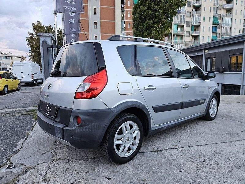 Usata Renault Scénic II 106 CV (77 kW) 2008 Grigio Monovolume