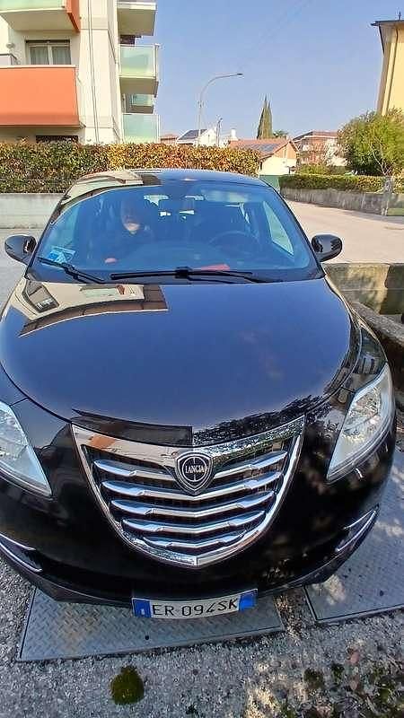Usata Lancia Ypsilon Gold 69 CV (50 kW) 2013 Nero Utilitaria