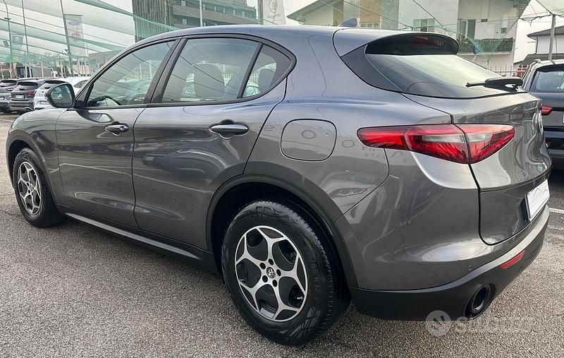 Usata Alfa Romeo Stelvio Business 160 CV (117 kW) 2022 Grigio SUV
