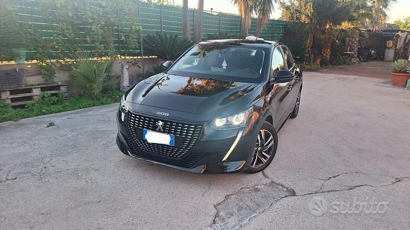 Usata Peugeot 208 Allure 100 CV (73 kW) 2023 Nero Utilitaria