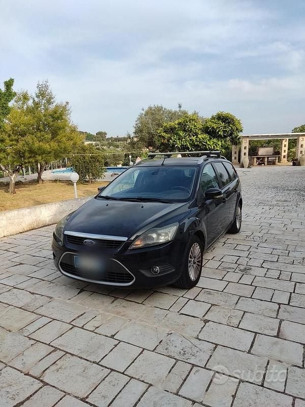 Begagnad Ford Focus 100 HK (73 kW) 2010 Svart Kombi
