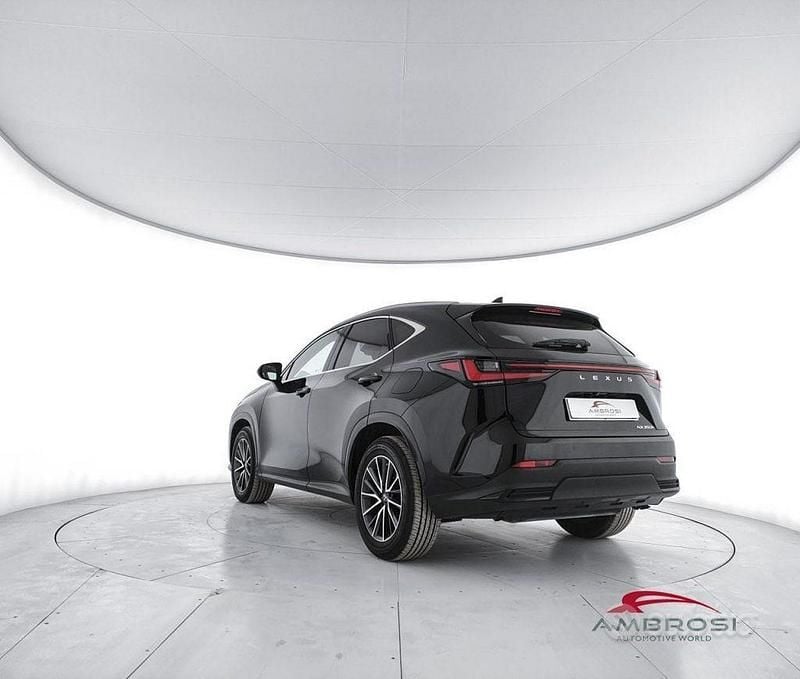 Usata Lexus NX350h Luxury Line 190 CV (139 kW) 2022 Nero SUV