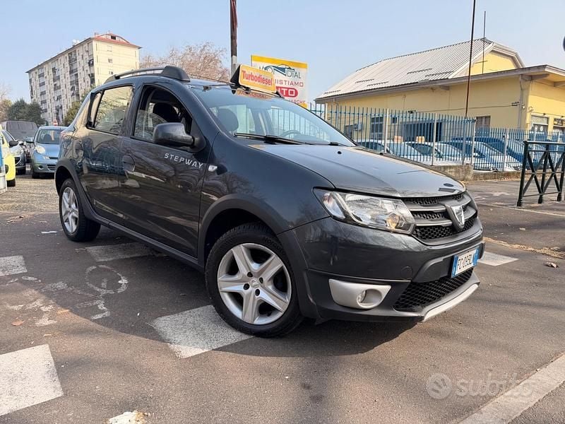 Usata Dacia Sandero Prestige 90 CV (66 kW) 2016 Grigio Utilitaria