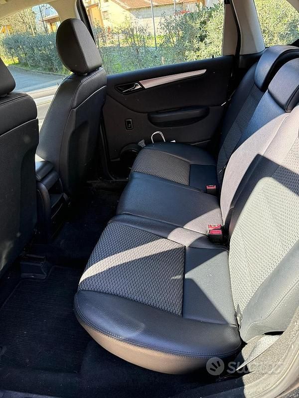 Usata Mercedes B180 2010 Nero Monovolume