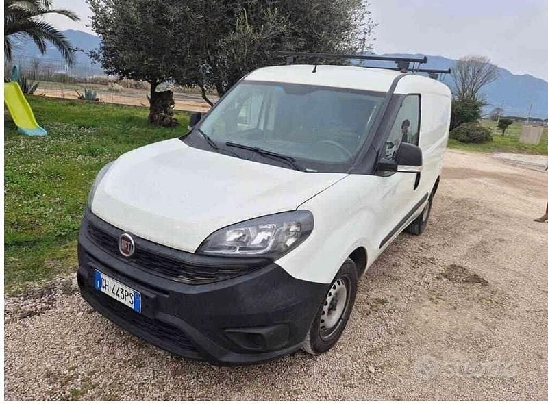 Usata Fiat Doblò Lounge 90 CV (66 kW) 2021 Bianco Monovolume