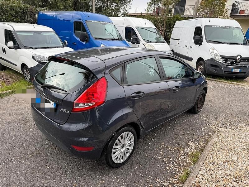 Usata Ford Fiesta Titanium 82 CV (60 kW) 2012 Grigio Utilitaria