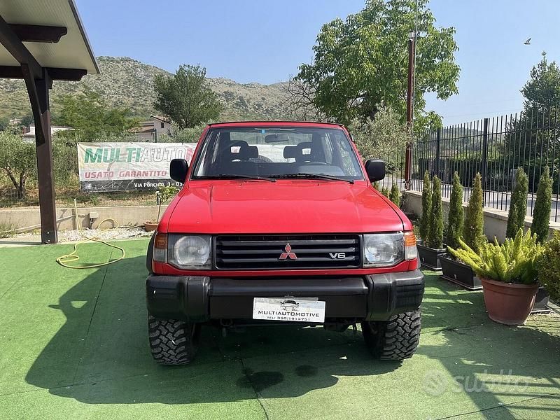 Usata Mitsubishi Pajero 100 CV (73 kW) 1991 Rosso SUV