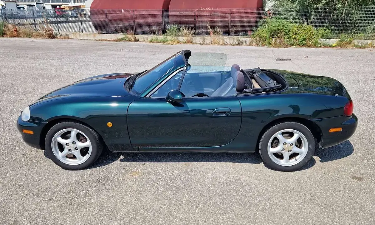 Usata Mazda MX5 140 CV (102 kW) 1998 Verde Cabrio