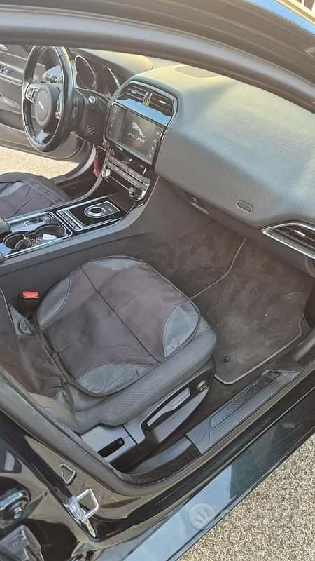 Usata Jaguar XE Business Edition 163 CV (119 kW) 2016 Verde Berlina