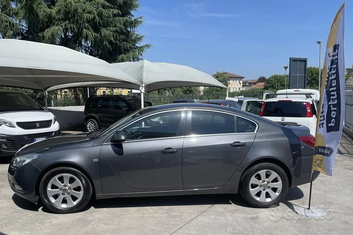 Usata Opel Insignia 130 CV (95 kW) 2009 Grigio Berlina