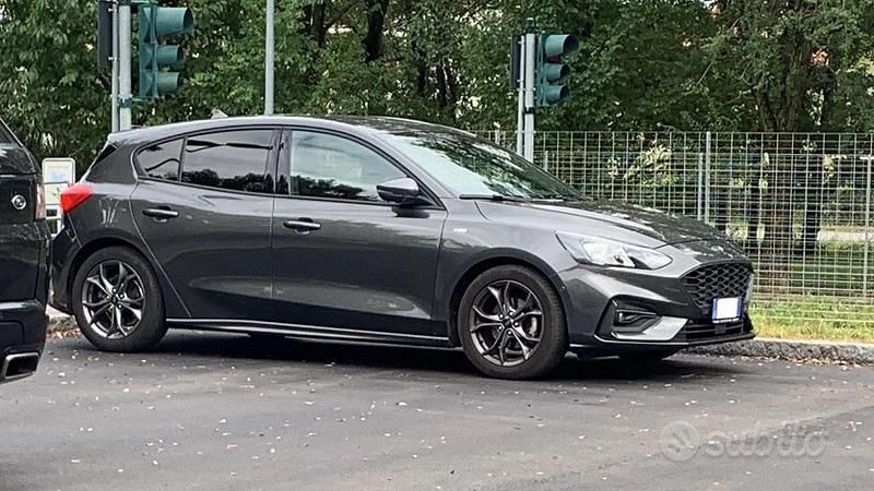 Usata Ford Focus ST-Line 125 CV (91 kW) 2019 Grigio Berlina