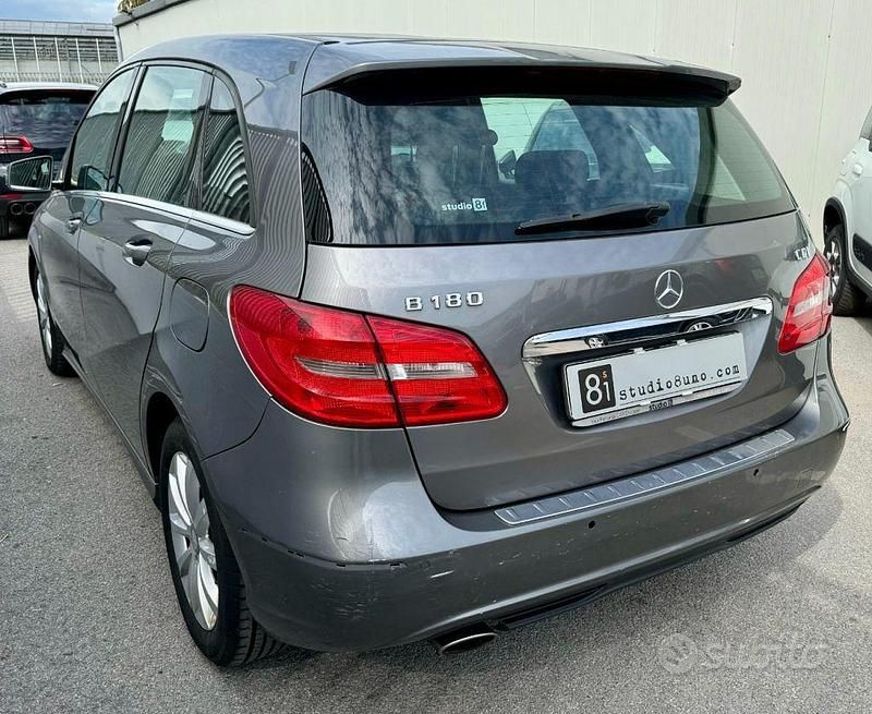Usata Mercedes B180 Executive 109 CV (80 kW) 2012 Grigio Utilitaria