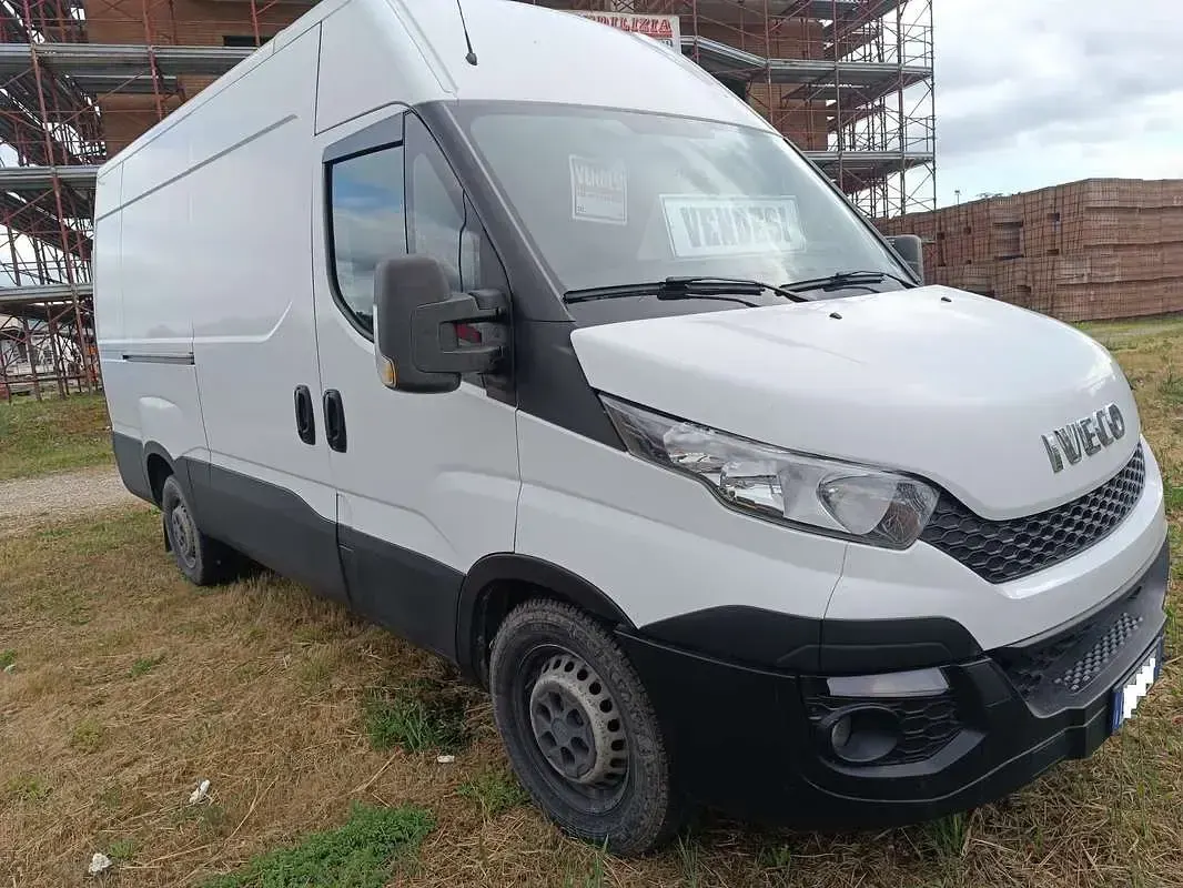 Usata Iveco Daily 145 CV (106 kW) 2015 Bianco Furgone