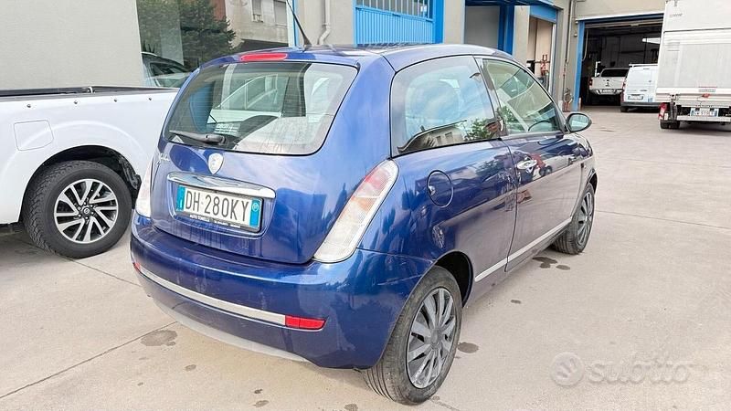 Usado Lancia Ypsilon 77 HP (56 kW) 2007 Azul Citadino