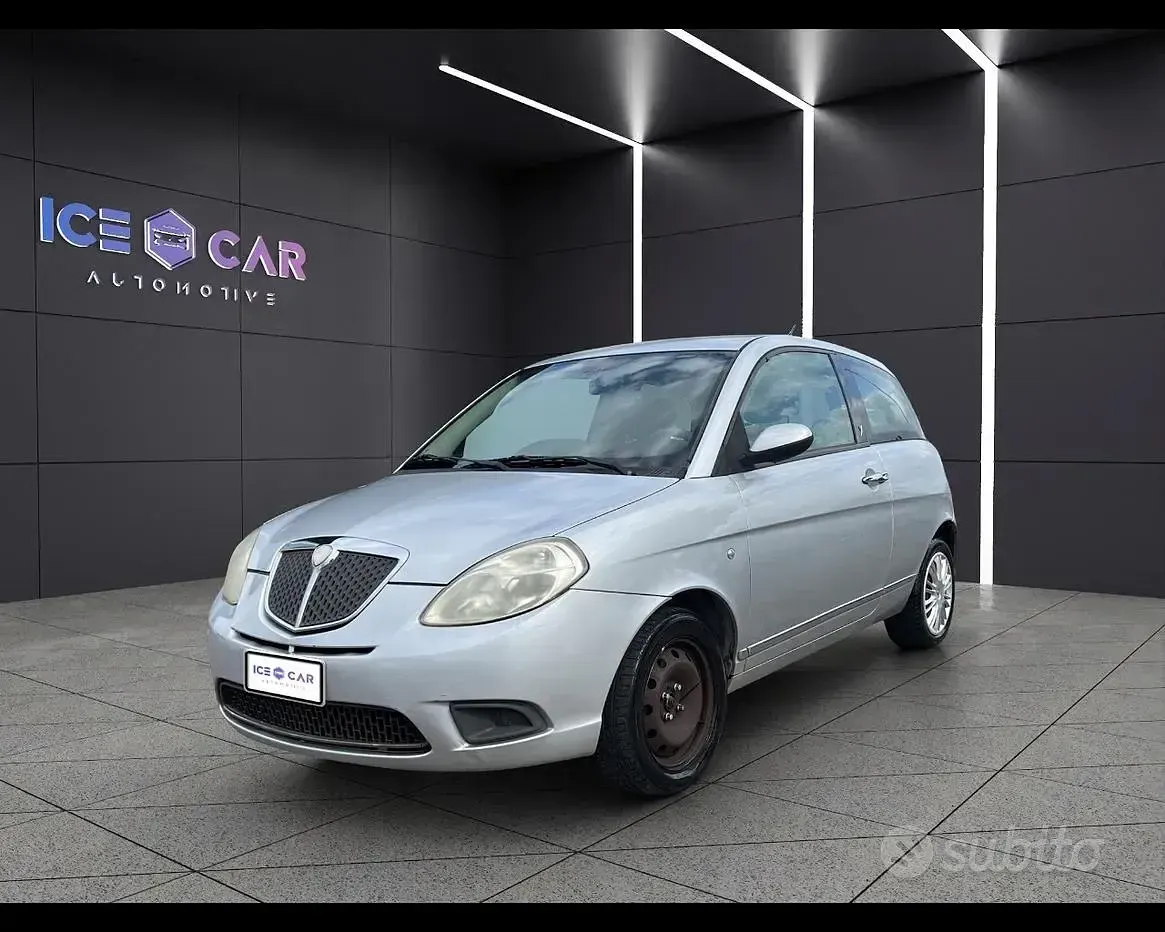 Usata Lancia Ypsilon 75 CV (55 kW) 2007 Grigio Utilitaria