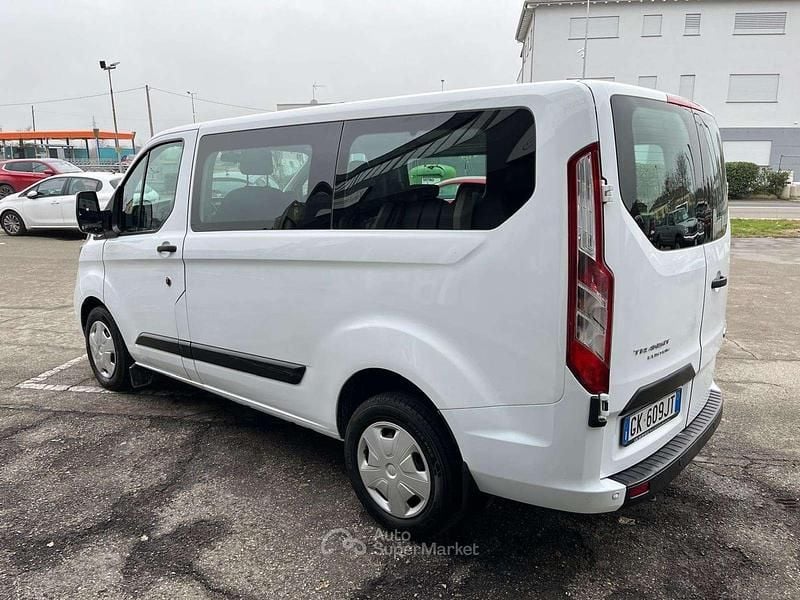 Usata Ford Transit Custom 131 CV (96 kW) 2022 Bianco pastello Monovolume