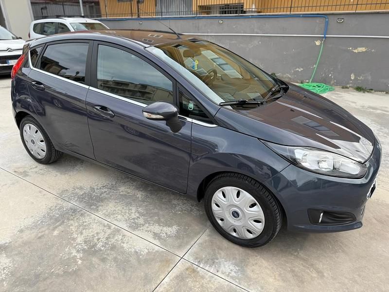 Usata Ford Fiesta Titanium 96 CV (70 kW) 2014 Blu Berlina