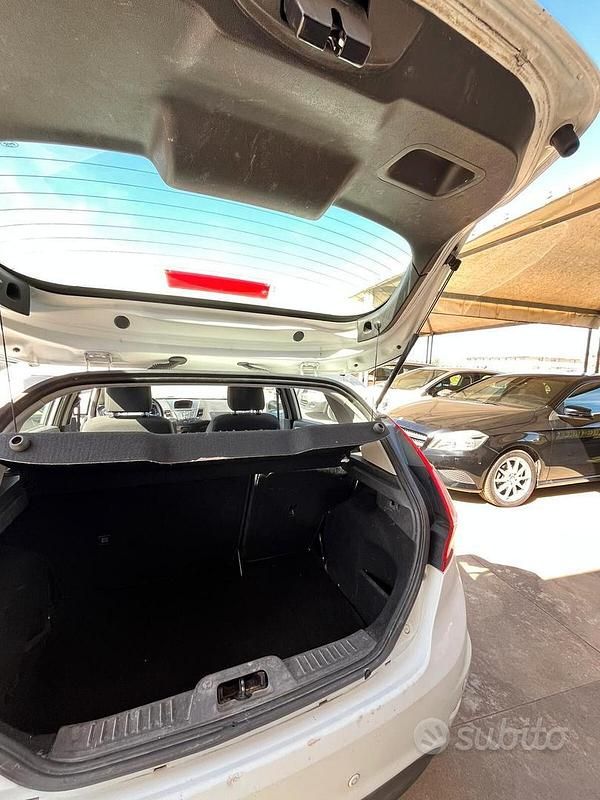 Usata Ford Fiesta 75 CV (55 kW) 2016 Bianco Utilitaria