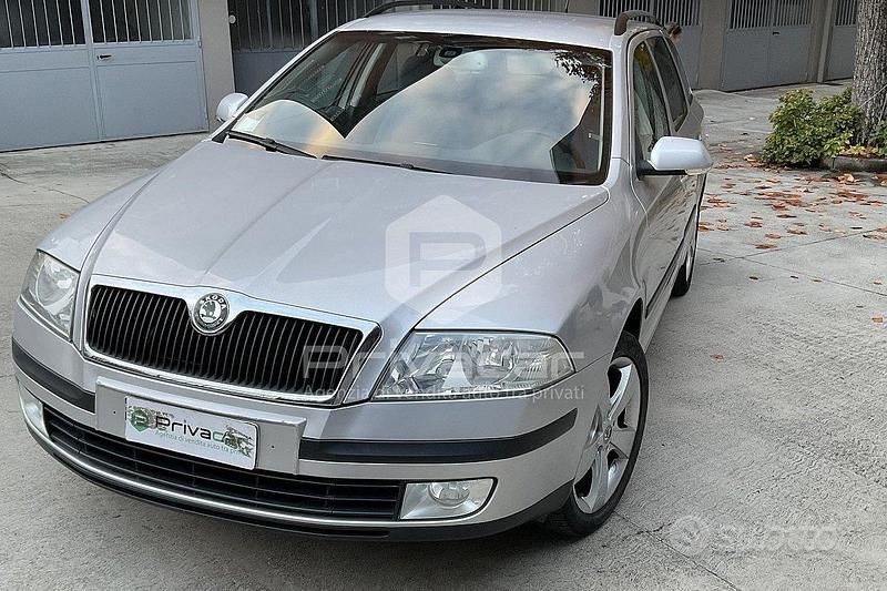 Grigio Usata 2008 Skoda Octavia Elegance Station wagon | 3300 € (Ottimo prezzo) - Immagine 1/4