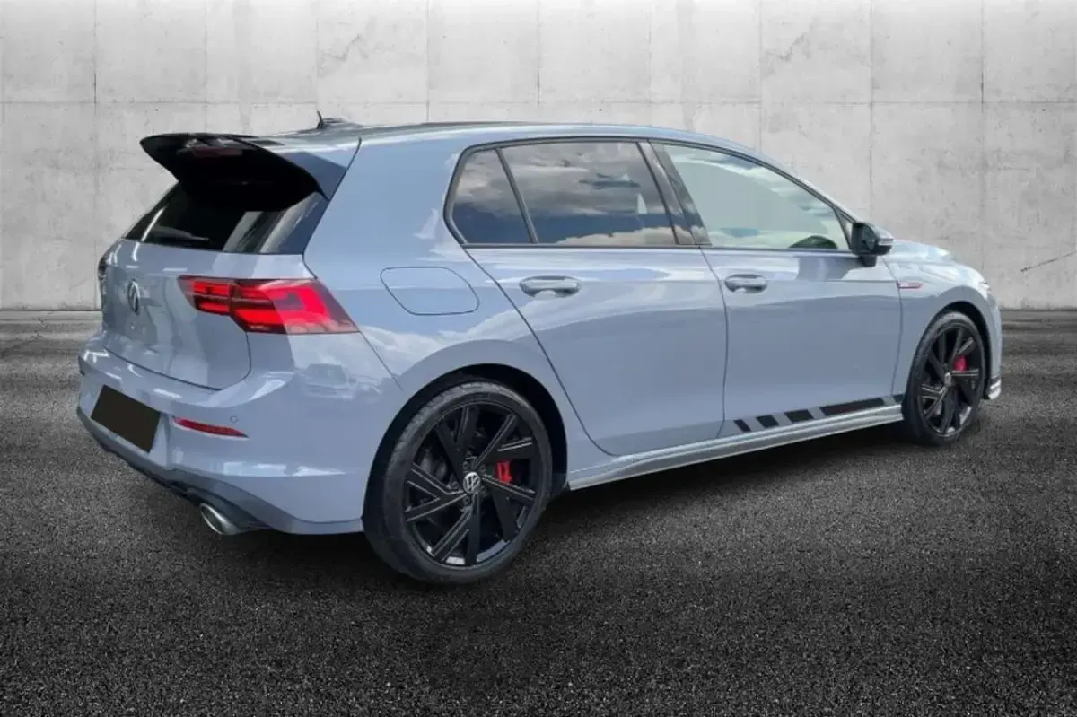 Usata VW Golf VIII GTI 300 CV (220 kW) 2023 Grigio Berlina