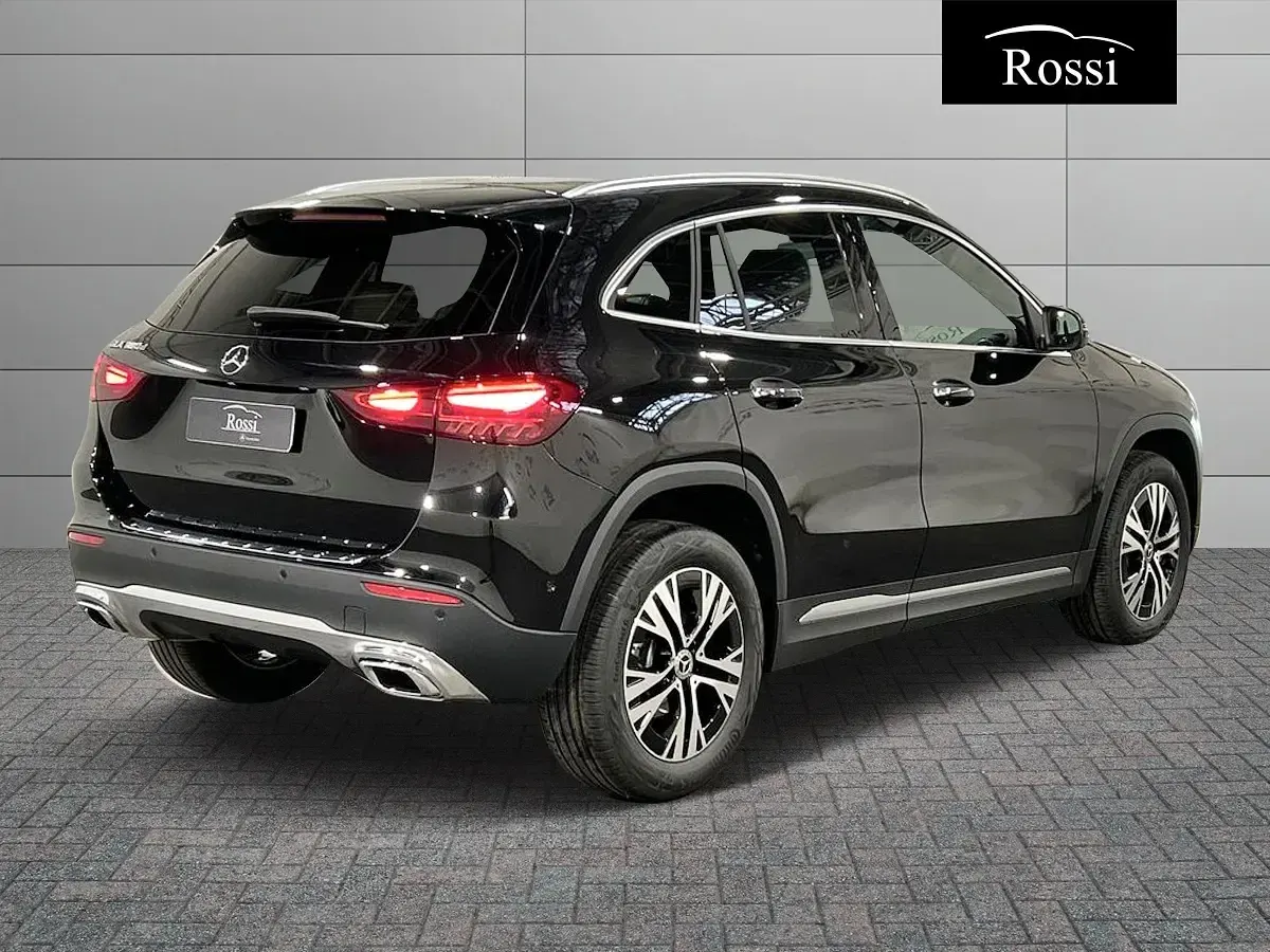 Nuova Mercedes GLA180 116 CV (85 kW) 2025 Bianco SUV