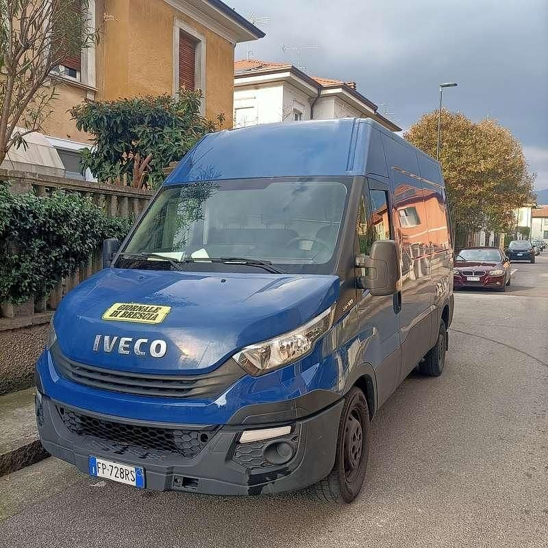 Usata Iveco Daily 116 CV (85 kW) 2018 Furgone