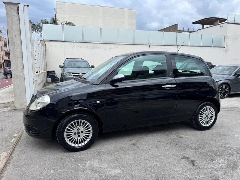 Usata Lancia Ypsilon 60 CV (44 kW) 2009 Nero Utilitaria