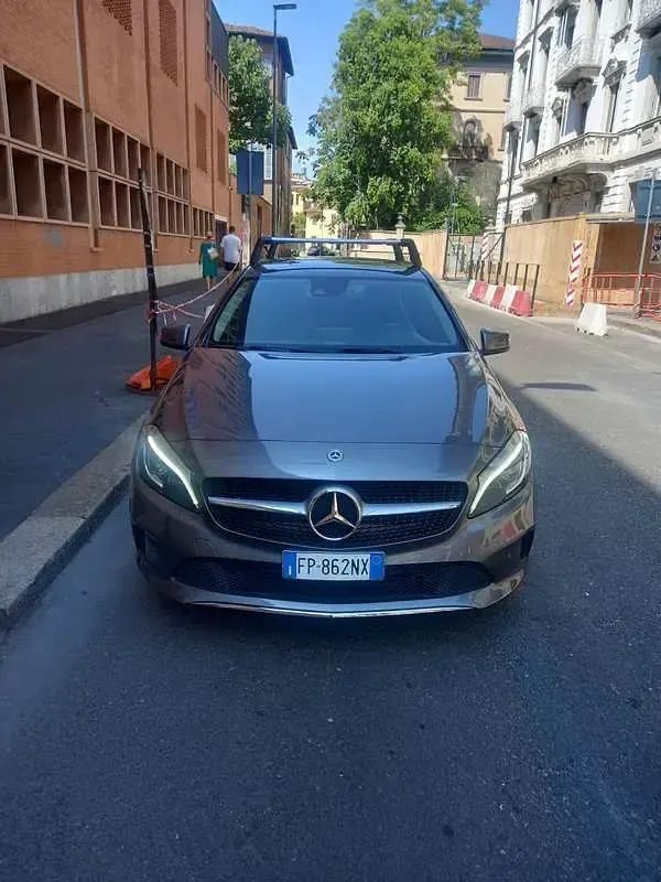 Usata Mercedes A180 Executive 109 CV (80 kW) 2018 Grigio Berlina