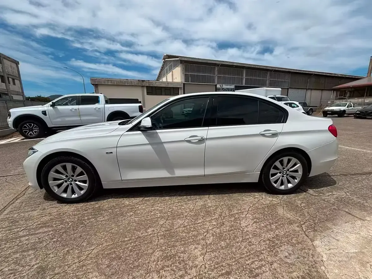 Usata BMW 320 Sport Line 184 CV (135 kW) 2012 Bianco Berlina