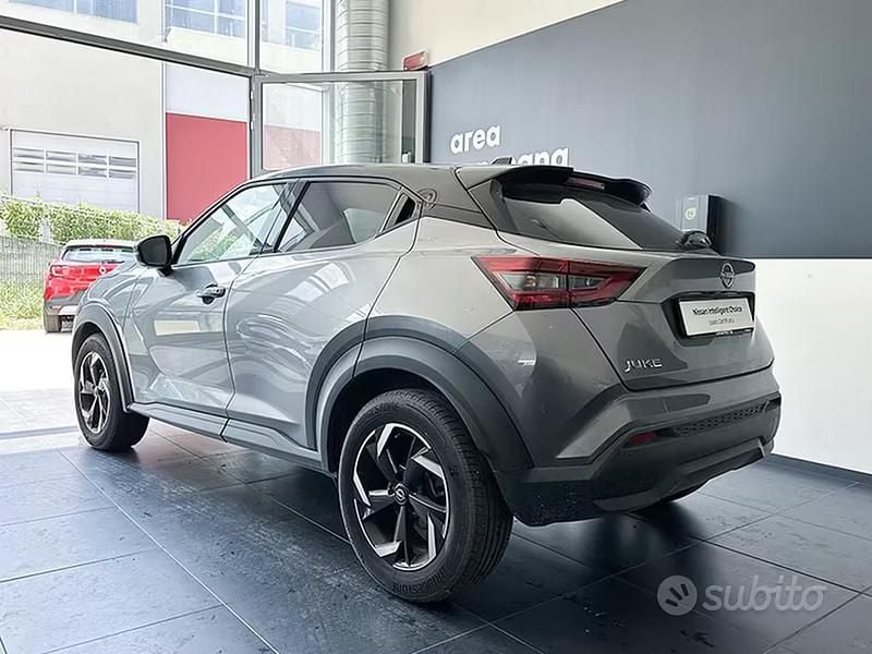 Usata Nissan Juke N-Connecta 114 CV (83 kW) 2022 Dark metal grey tetto nero SUV