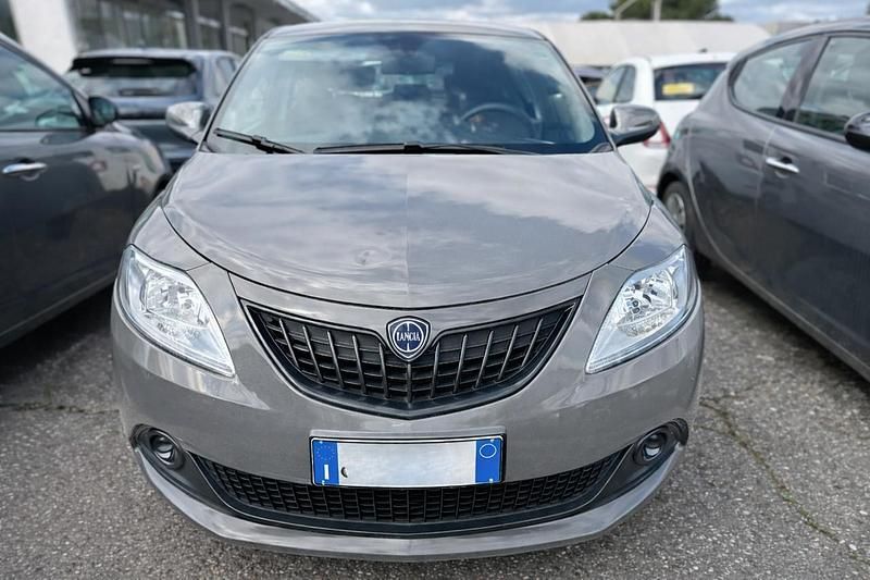 Usata Lancia Ypsilon Silver 69 CV (50 kW) 2023 Grigio Utilitaria
